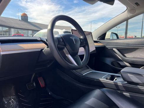 Used 2021 Tesla Model 3 Standard Range Plus image 45