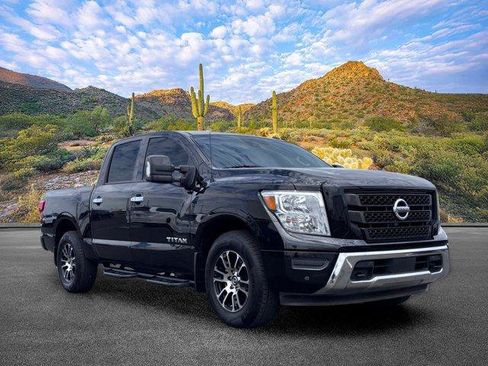 Used 2021 Nissan Titan SV w/ SV Convenience Package AWD/4WD image 2