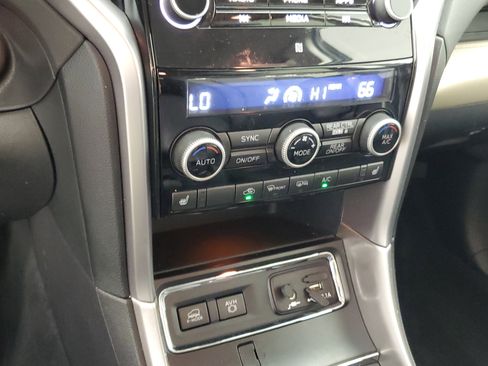 Used 2022 Subaru Ascent Limited image 21