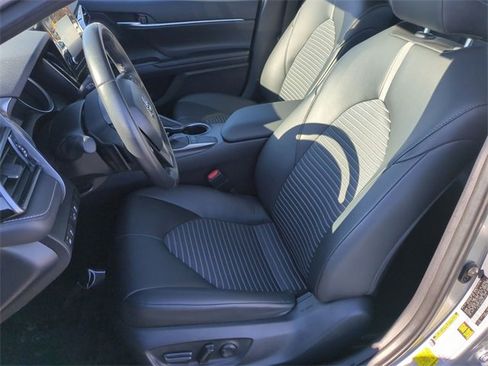 Used 2024 Toyota Camry SE image 11
