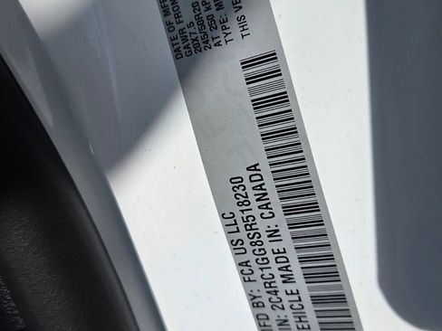 Used 2025 Chrysler Pacifica Limited FWD image 21