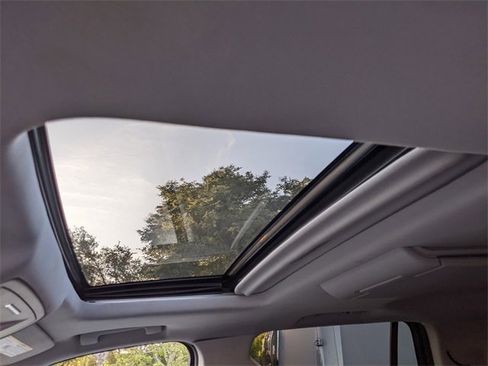 Used 2016 GMC Yukon SLT w/ Open Road Package image 21