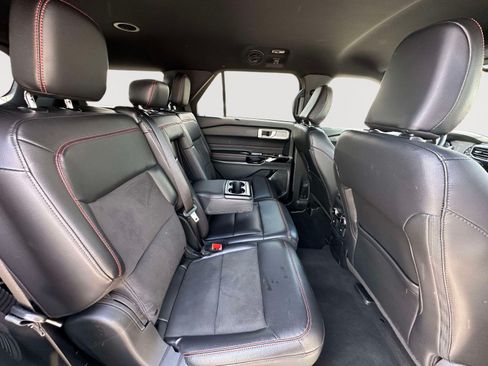 Used 2023 Ford Explorer ST-Line AWD/4WD image 25