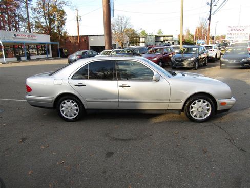 Used 1997 Mercedes-Benz E 320 Sedan image 9
