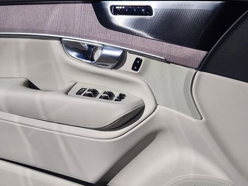 New 2026 Volvo XC90 T8 Ultra w/ Protection Package Premier image 9