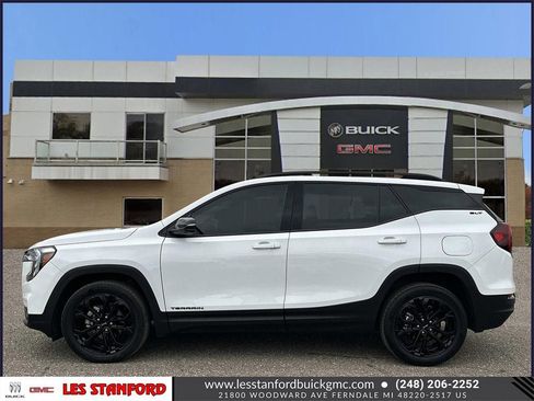 Certified 2022 GMC Terrain SLT w/ Tech Package image 2