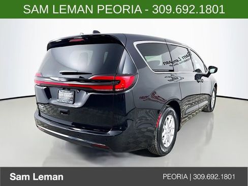 New 2026 Chrysler Pacifica Select image 7