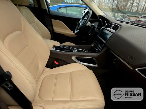 Used 2020 Jaguar F-PACE Prestige image 16