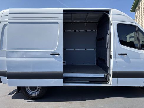 Used 2024 Mercedes-Benz Sprinter 2500 image 27