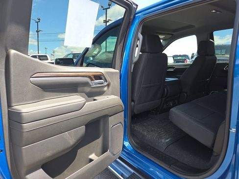 Used 2022 Chevrolet Silverado 1500 LT w/ Z71 Off-Road Package AWD/4WD image 11