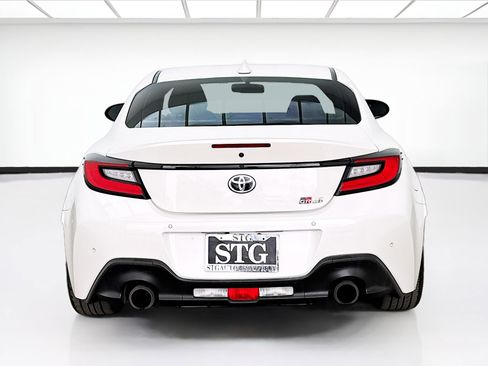 Used 2023 Toyota GR86 RWD image 5