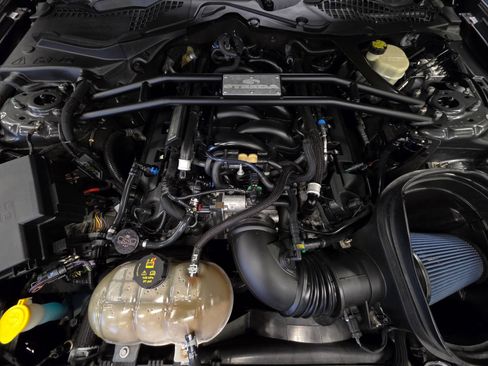 Used 2016 Ford Mustang Shelby GT350 w/ Technology Package RWD image 3