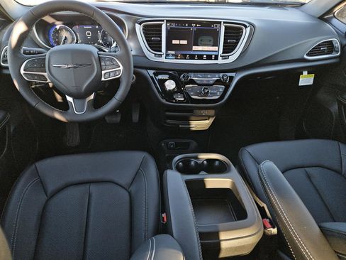 New 2026 Chrysler Voyager LX image 8