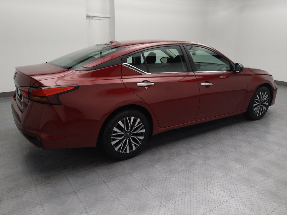 Used 2025 Nissan Altima 2.5 SV FWD image 10