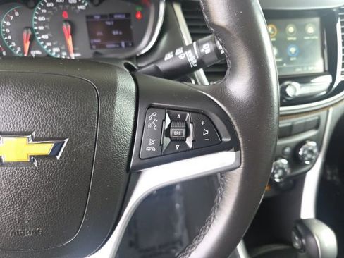 Used 2019 Chevrolet Trax LT w/ LT Convenience Package image 26