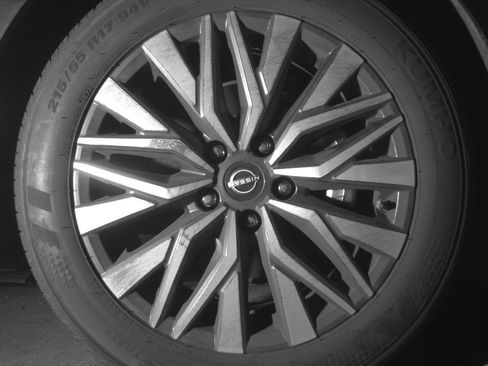 Used 2025 Nissan Altima 2.5 SV FWD image 13