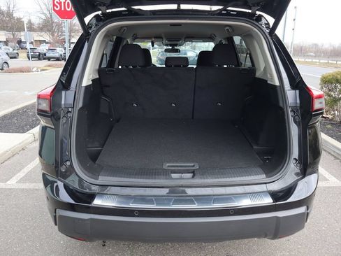 Certified 2025 Nissan Rogue SV AWD/4WD image 28