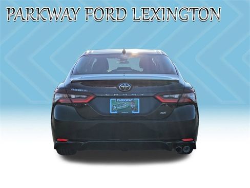 Used 2022 Toyota Camry SE image 9