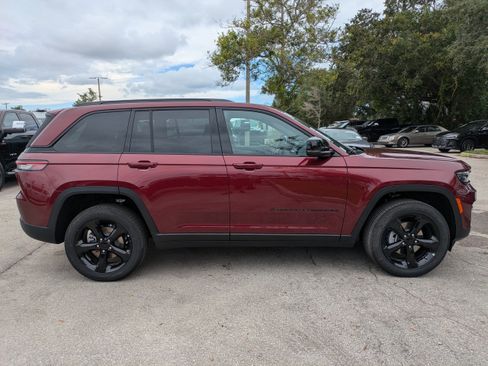 New 2025 Jeep Grand Cherokee Altitude image 5