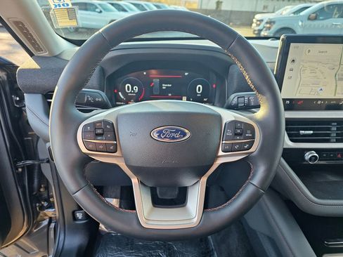 Used 2025 Ford Explorer Active image 11