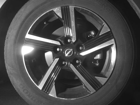 Used 2025 Nissan Sentra SV FWD image 13