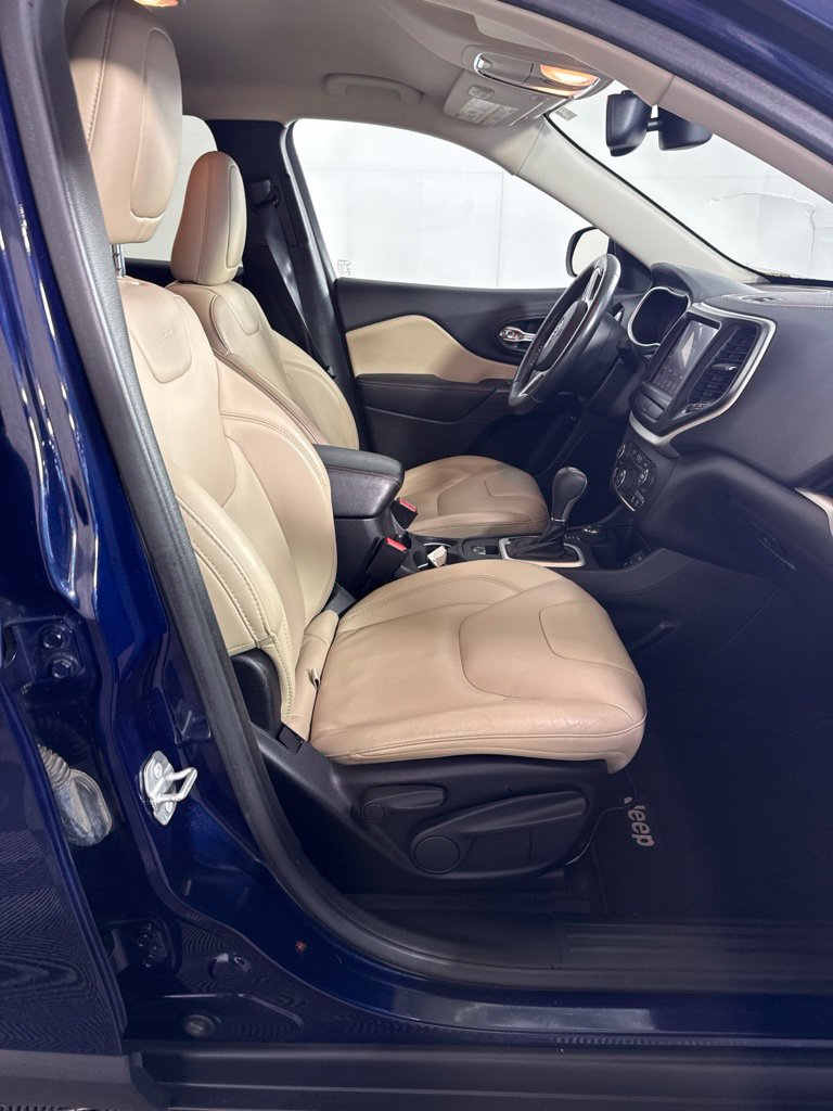 Used 2016 Jeep Cherokee Limited AWD/4WD image 16