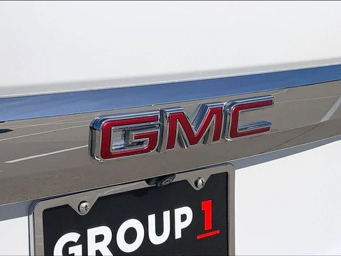 Used 2024 GMC Yukon SLT image 30