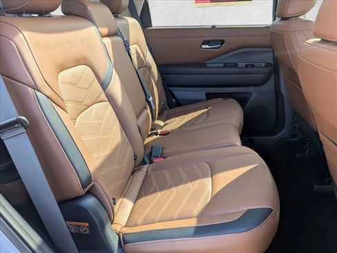 Used 2024 Nissan Pathfinder Platinum w/ Cargo Package AWD/4WD image 23