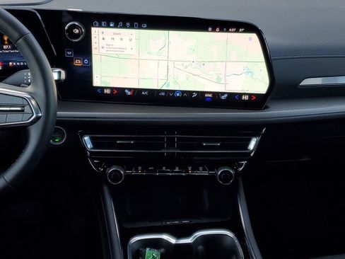 Used 2025 Chevrolet Traverse LT w/ Driver Confidence Package image 26