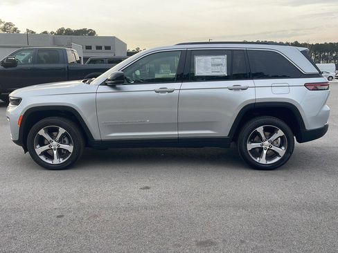 New 2026 Jeep Grand Cherokee Limited RWD image 4