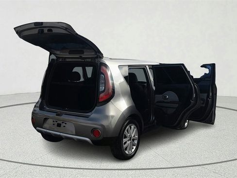 Used 2017 Kia Soul + image 13