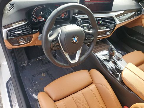 Used 2023 BMW 530i w/ Premium Package image 18