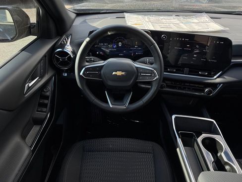 New 2025 Chevrolet Equinox LT image 17