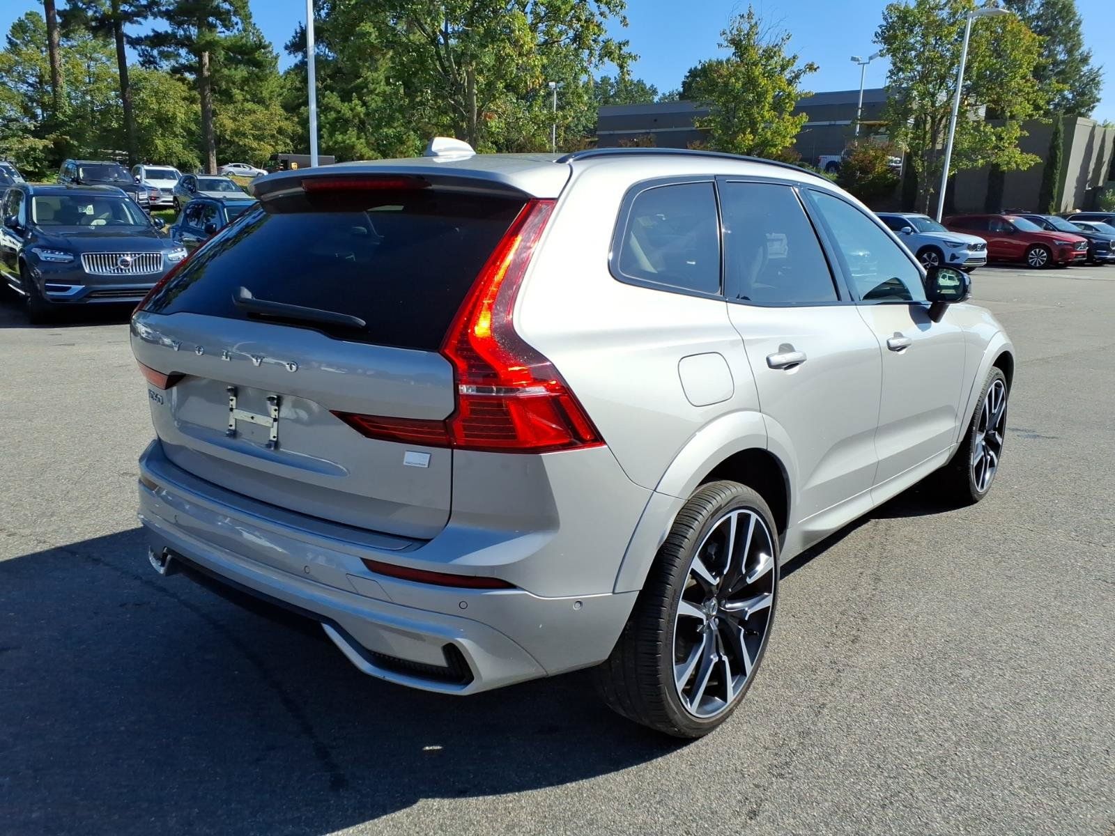 Used 2023 Volvo XC60 T8 Ultimate w/ Climate Package AWD/4WD image 3