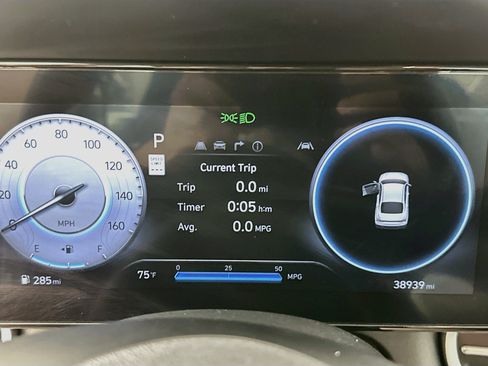 Used 2025 Hyundai Elantra Limited FWD image 19