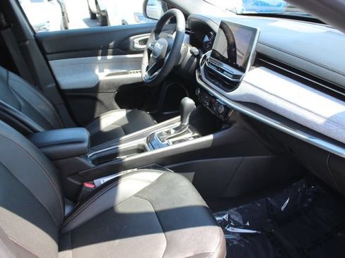 Used 2023 Jeep Compass Latitude AWD/4WD image 34