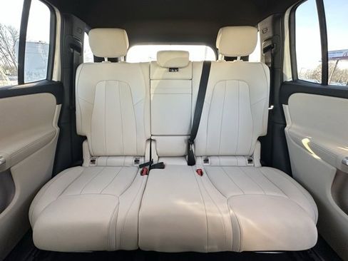 Used 2025 Mercedes-Benz GLB 250 4MATIC image 17