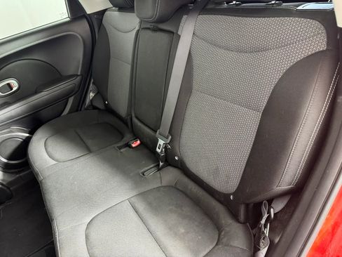 Used 2017 Kia Soul + FWD image 31