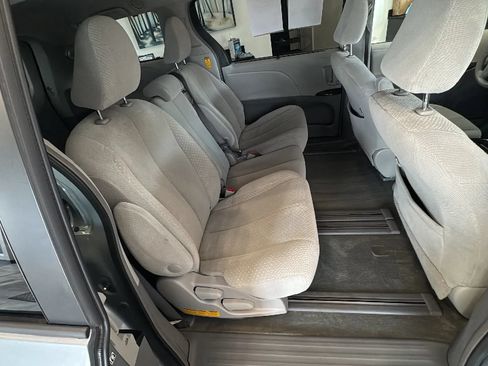 Used 2014 Toyota Sienna LE FWD image 20