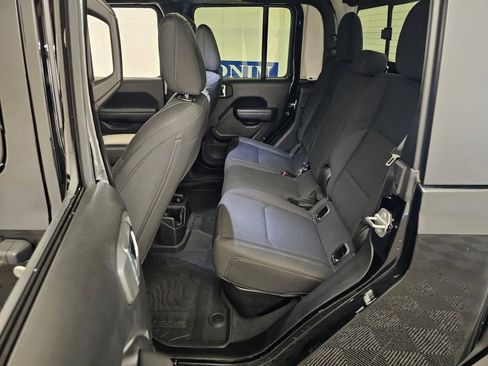 Used 2022 Jeep Gladiator Sport AWD/4WD image 21