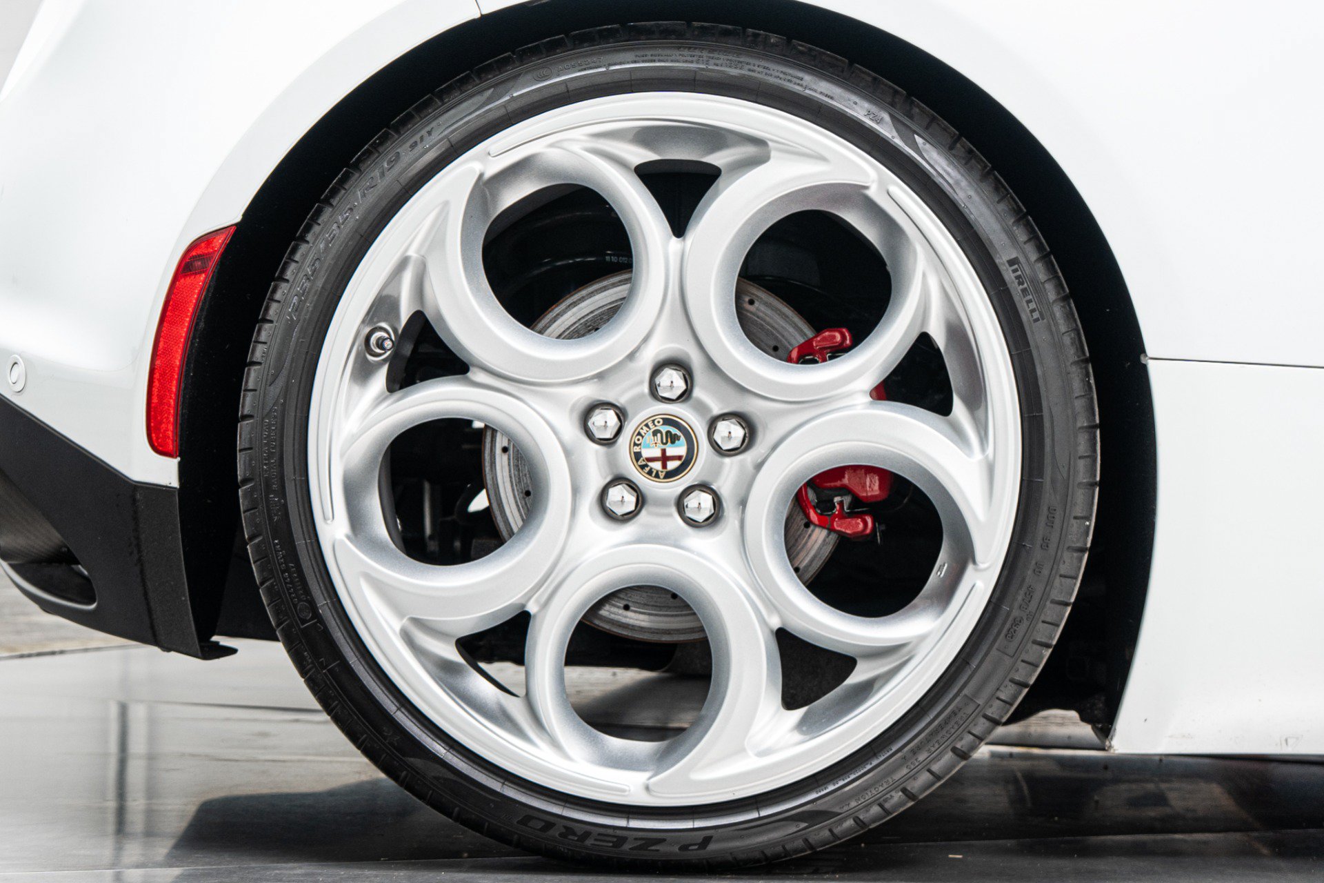 Used 2015 Alfa Romeo 4C Coupe w/ Leather Interior Group RWD image 37