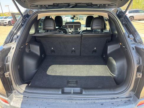 Used 2019 Jeep Cherokee Trailhawk w/ Cold Weather Group AWD/4WD image 34