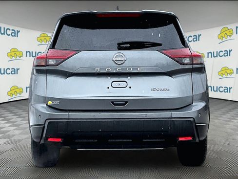 Used 2024 Nissan Rogue SV image 5