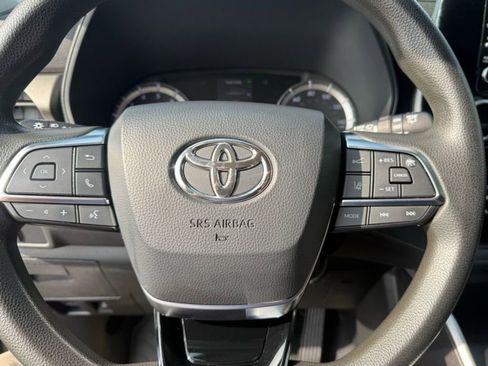 Used 2020 Toyota Highlander L image 16