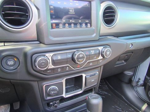 Used 2023 Jeep Gladiator Sport AWD/4WD image 41