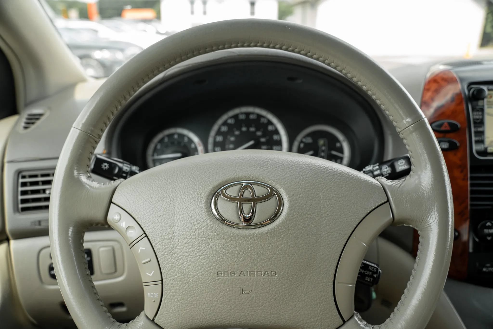 Used 2004 Toyota Sienna XLE w/ XLE Pkg 19 FWD image 20
