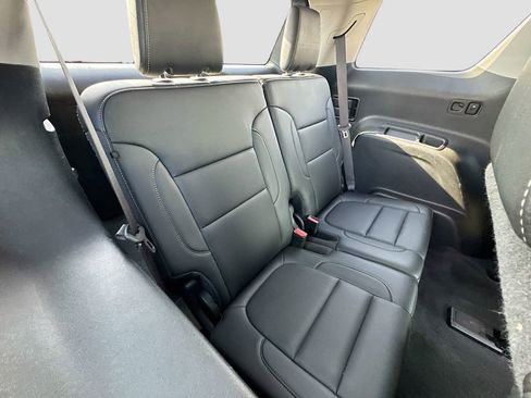 Used 2023 GMC Acadia SLT image 26