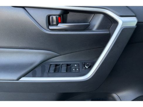 Certified 2023 Toyota RAV4 LE AWD/4WD image 11