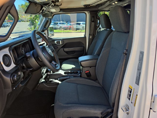 Used 2024 Jeep Wrangler Unlimited AWD/4WD image 13