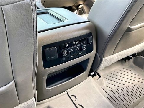 Used 2020 Chevrolet Suburban LT AWD/4WD image 10